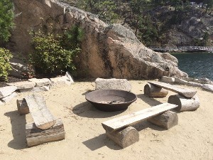 Quarry Bay Fire pit and sitting area